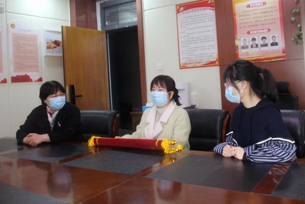 家长送锦旗 (3) 家长送锦旗 (3)